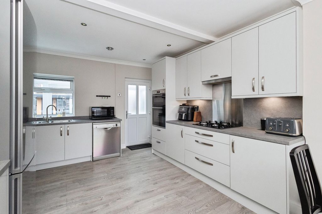 Property photo 3 of 21 Pbox-Img.Jpg