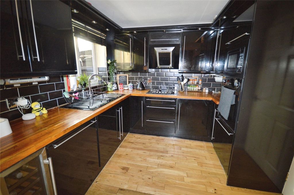 Property photo 2 of 17 Kitchen/Dining Room