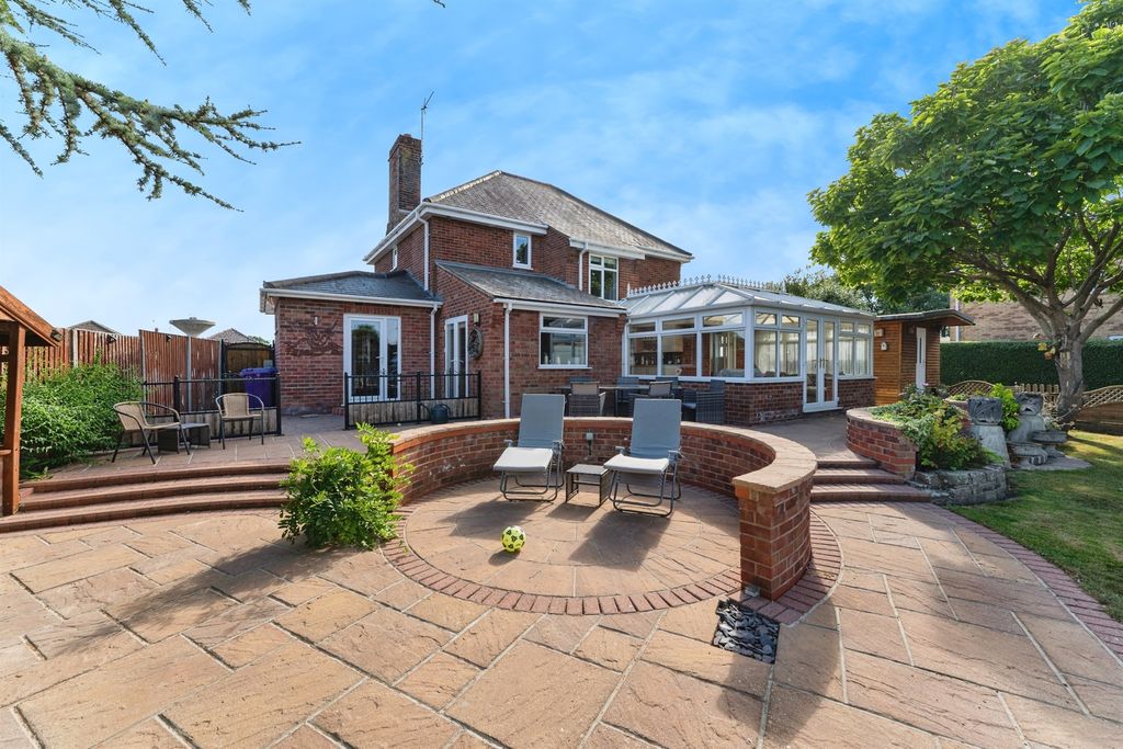 Property photo 3 of 32