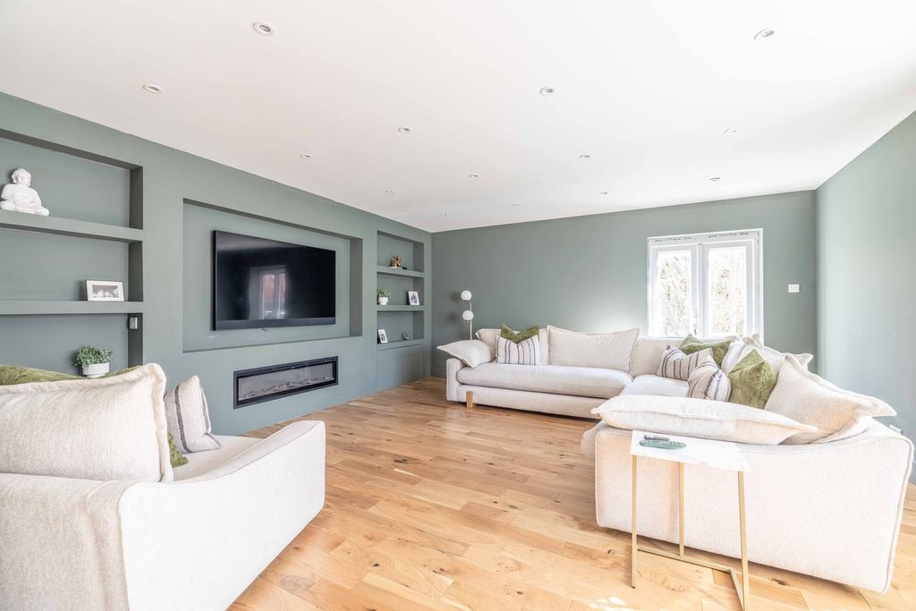 Property photo 3 of 31