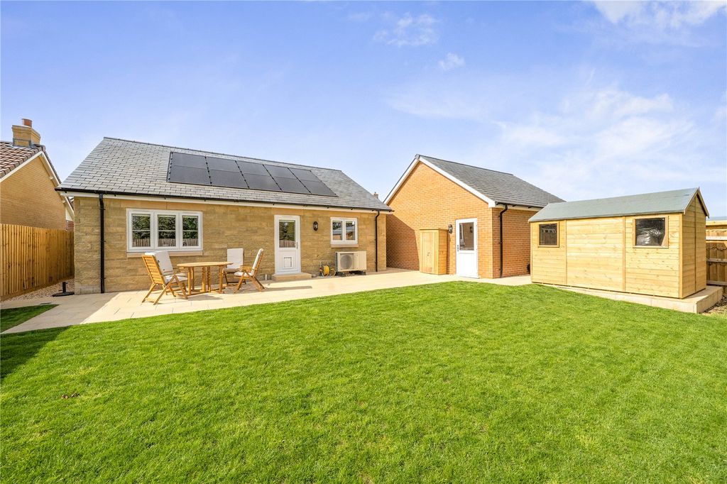 Property photo 2 of 23 Picture No. 15