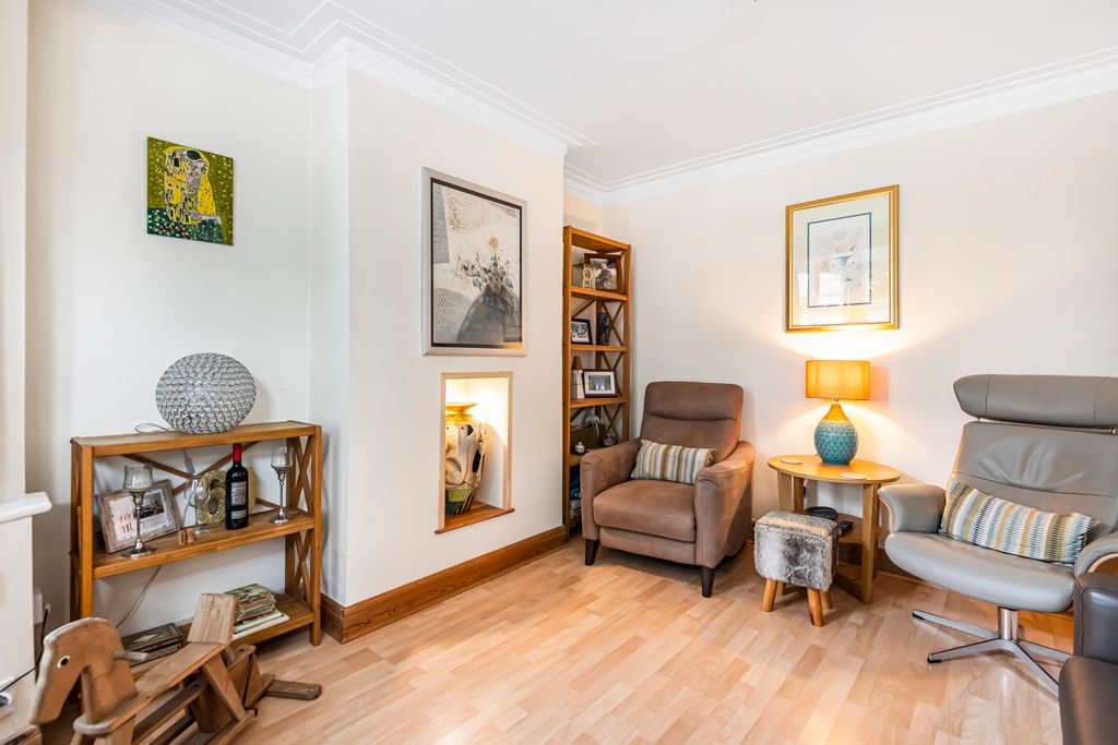 Property photo 3 of 32