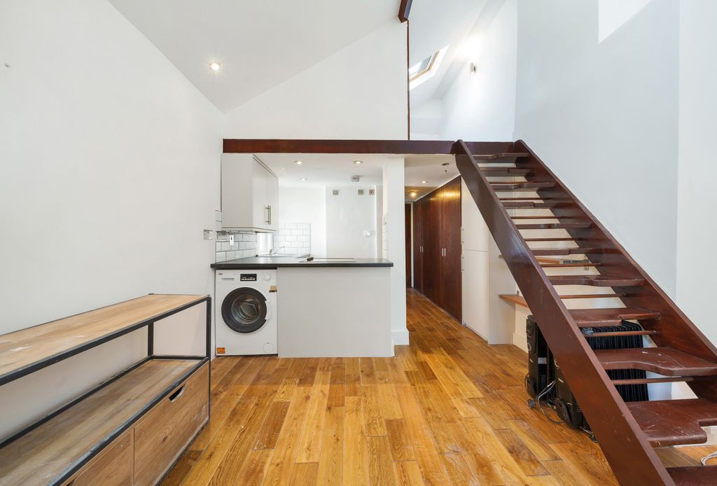 Property photo 3 of 12 994415 (3).Jpg