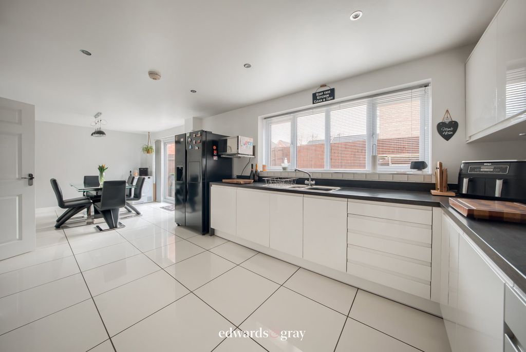 Property photo 2 of 23