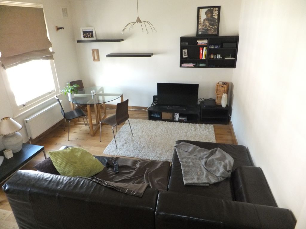 Property photo 2 of 7 Lounge