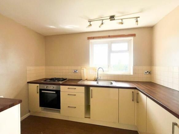 Property photo 3 of 9 Kitchen