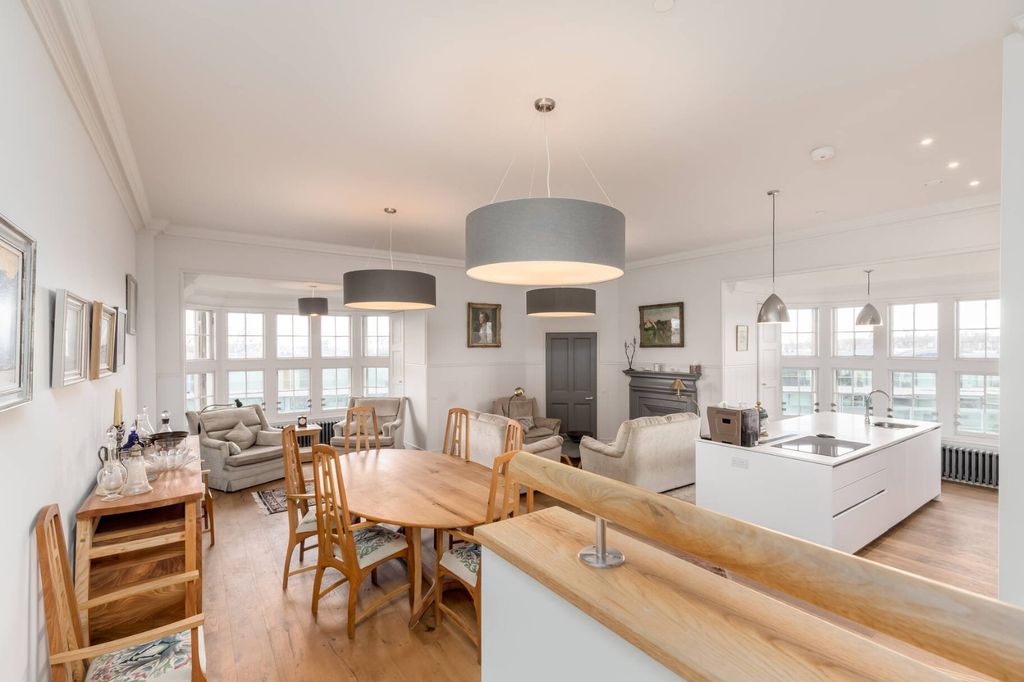 Property photo 1 of 33 Main Reception