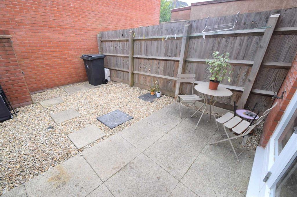 Property photo 2 of 8 Seddons Tiverton