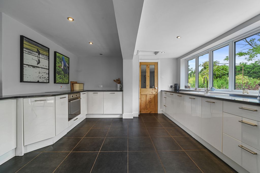 Property photo 3 of 49 Ht-Fc(Col)-Wellhouse-23
