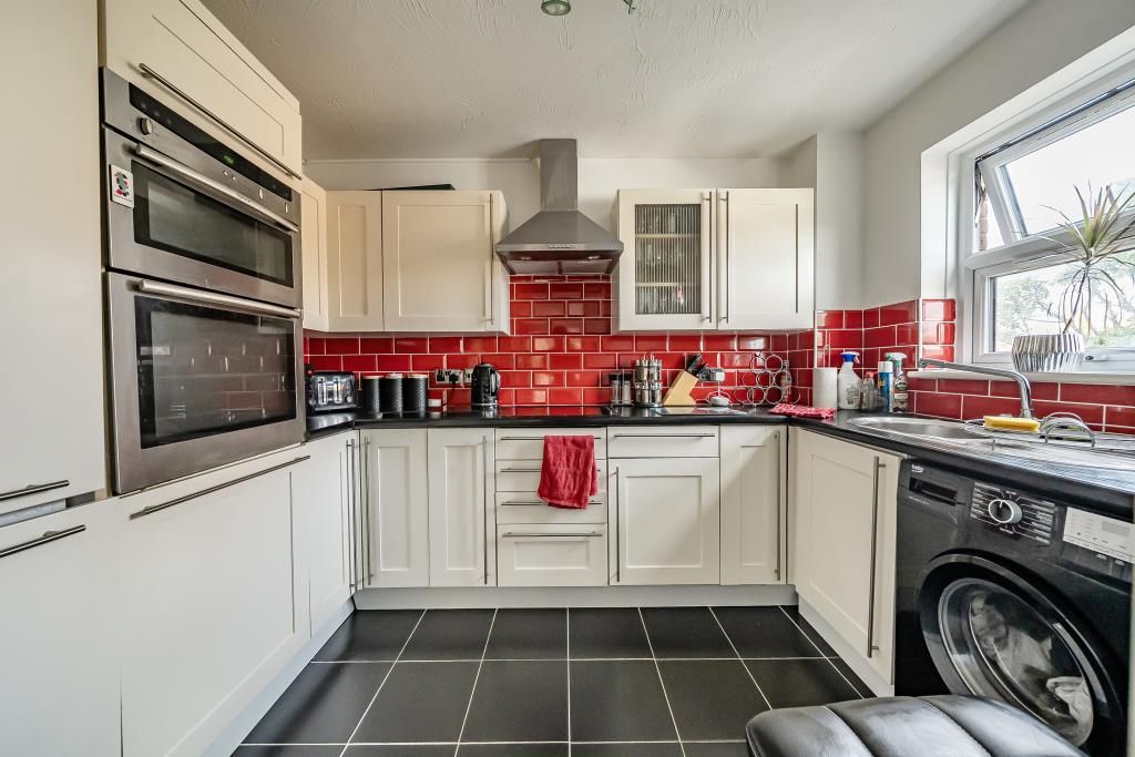 Property photo 2 of 18 Kitchen