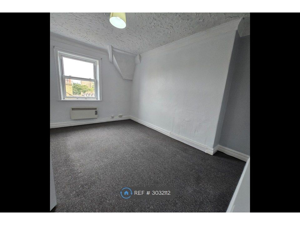 Property photo 1 of 4 Living Room