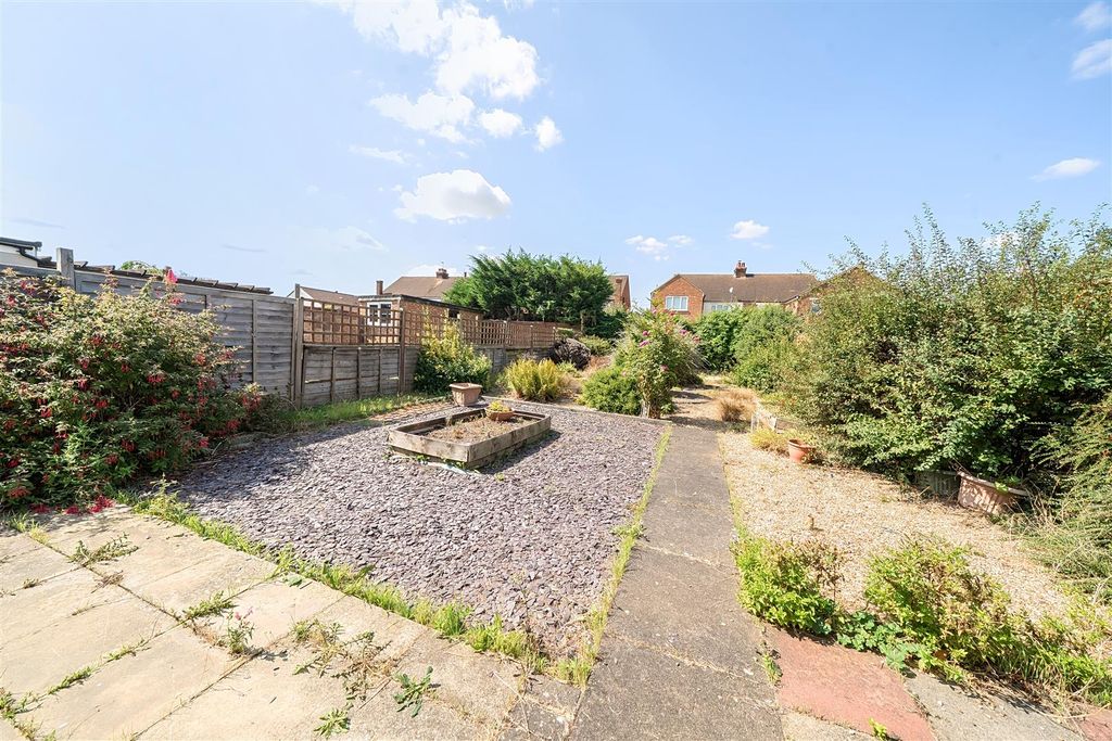 Property photo 3 of 13 Garden H.Jpg