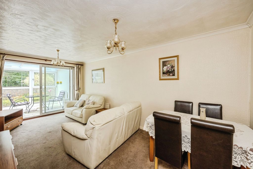 Property photo 2 of 17 Photo