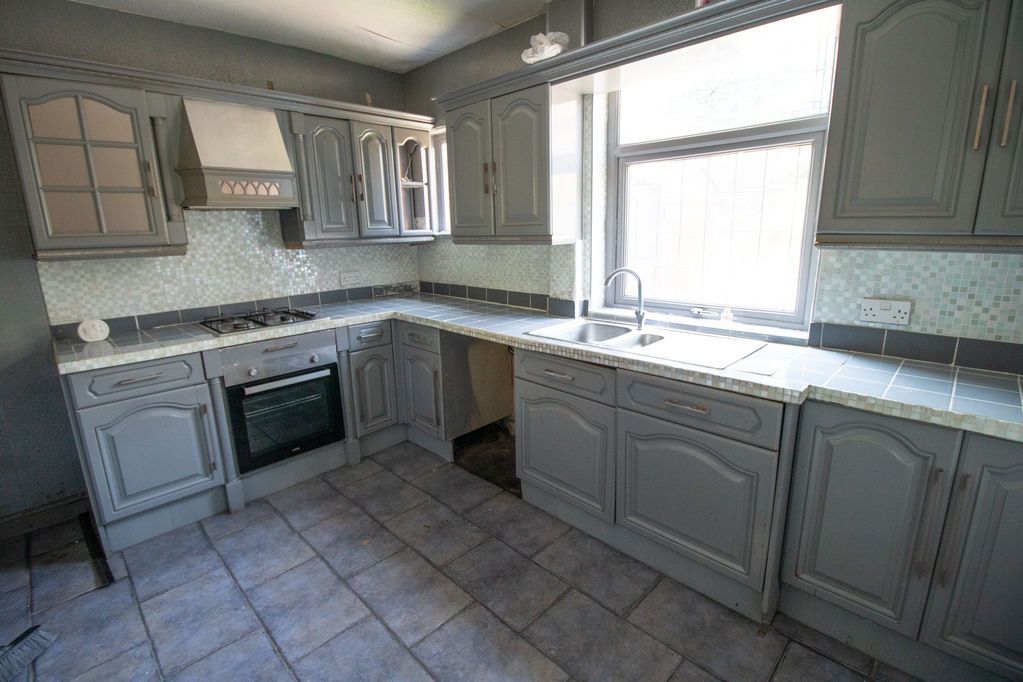 Property photo 3 of 13 Kitchen