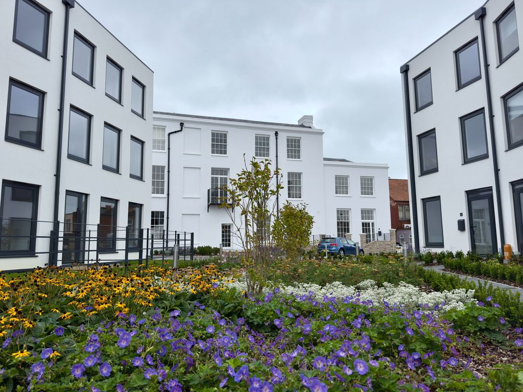 Property photo 2 of 36