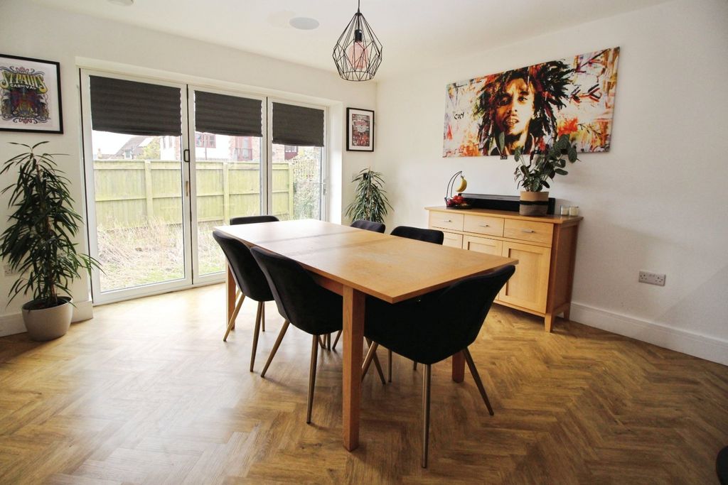 Property photo 3 of 24 Dining Area