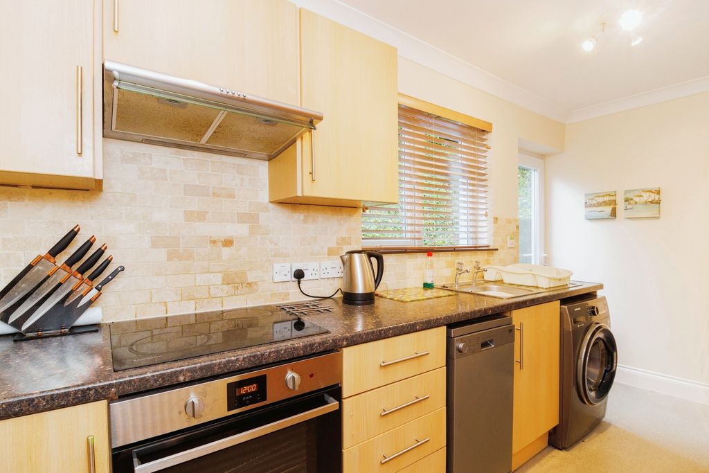 Additional image 5 of 3 bed flat for saleAlta Vista Road, Paignton, Devon TQ4
