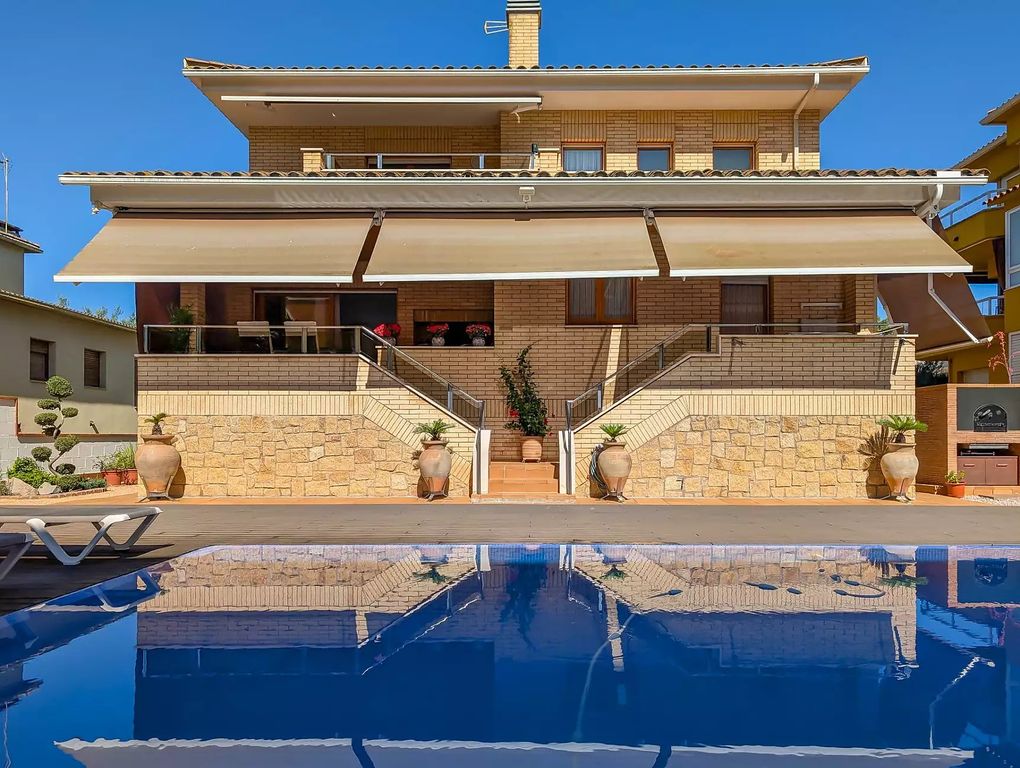 Property photo 1 of 50