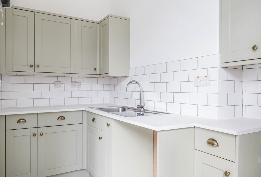 Property photo 2 of 11 1345992-2-68B1B24...