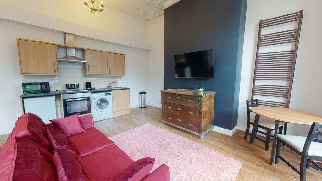 Property photo 1 of 4 A Spacious And Inviting Large Modern Living Room W...