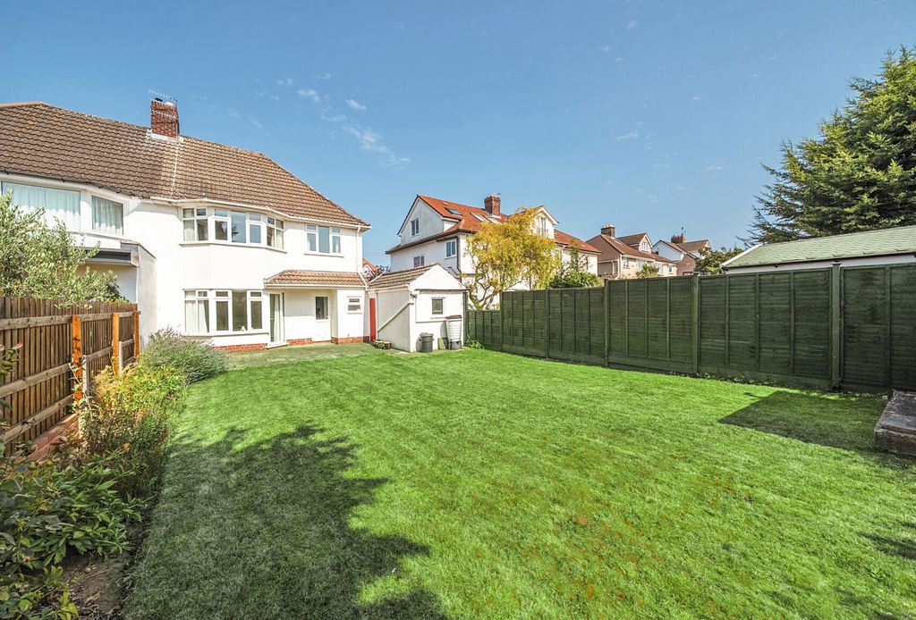 Property photo 2 of 16 1340174-13-689B4A...
