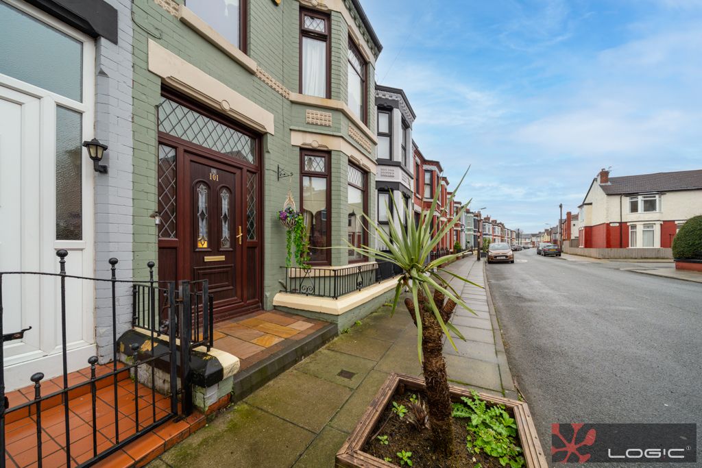 Property photo 2 of 33