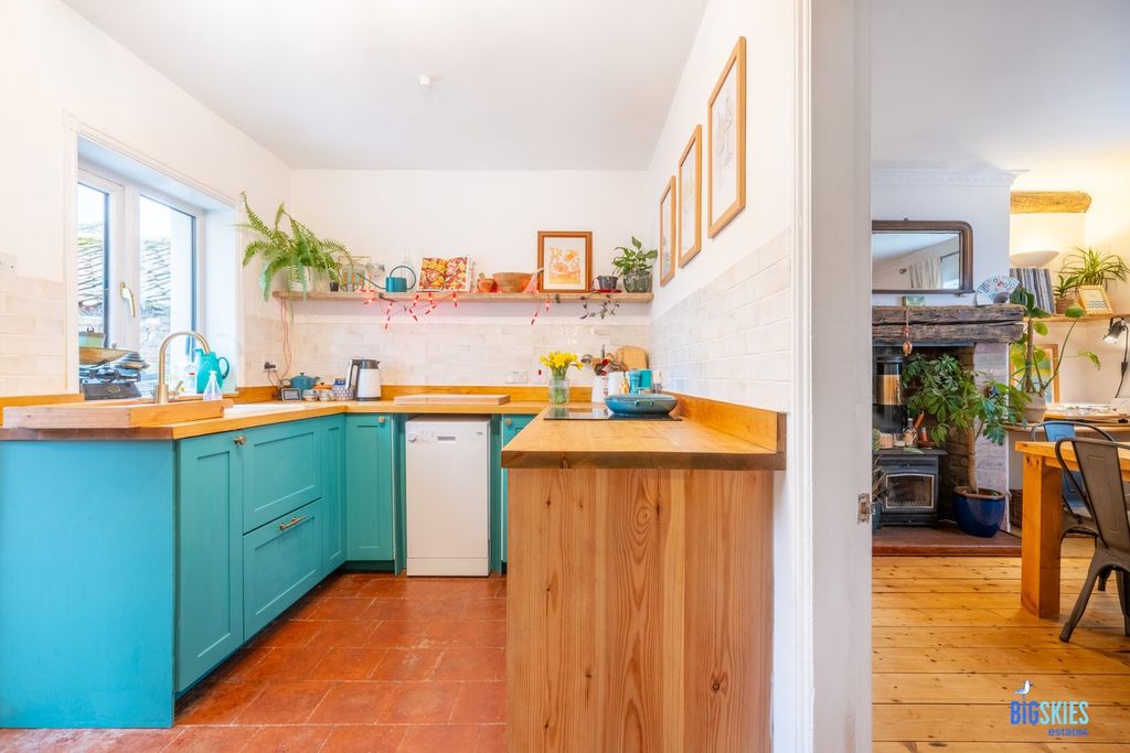 Property photo 2 of 29 Kitchen