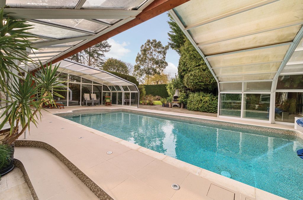 Property photo 3 of 20 Swimming Pool