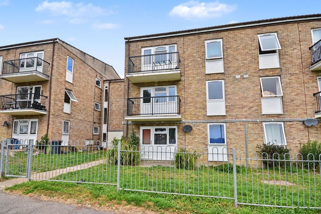 Property photo 1 of 13 22 Coles Place, Chard, Somerset, Ta20 2BA