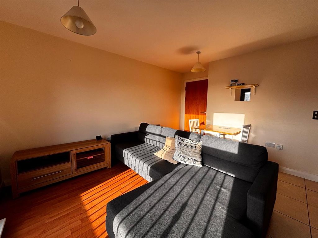 Property photo 1 of 7 A5Ed4B3A-B68d-4E57-Afd2-5c00155Ae06F.Jpg