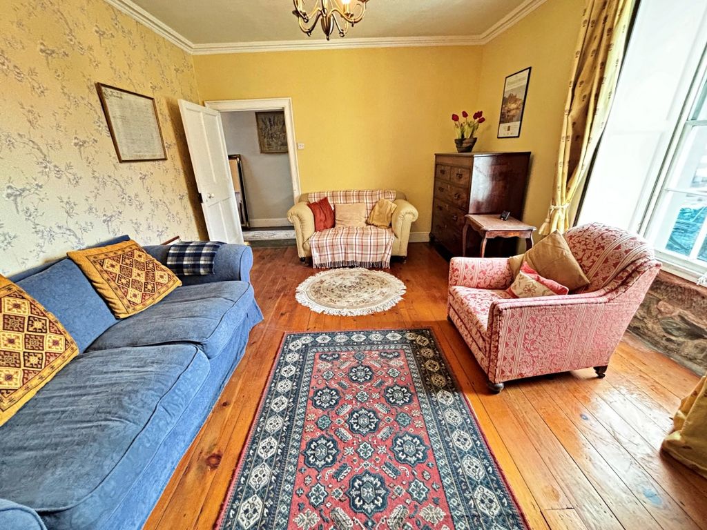 Property photo 3 of 34