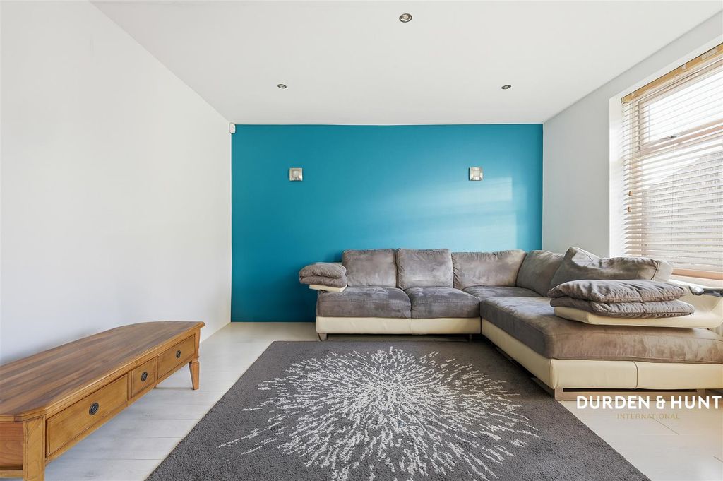 Property photo 3 of 15 Marlborough Road