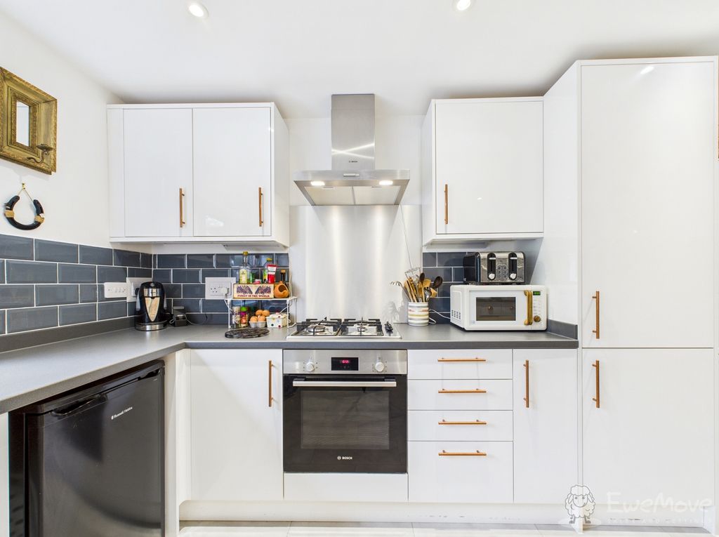 Property photo 3 of 12 Kitchen