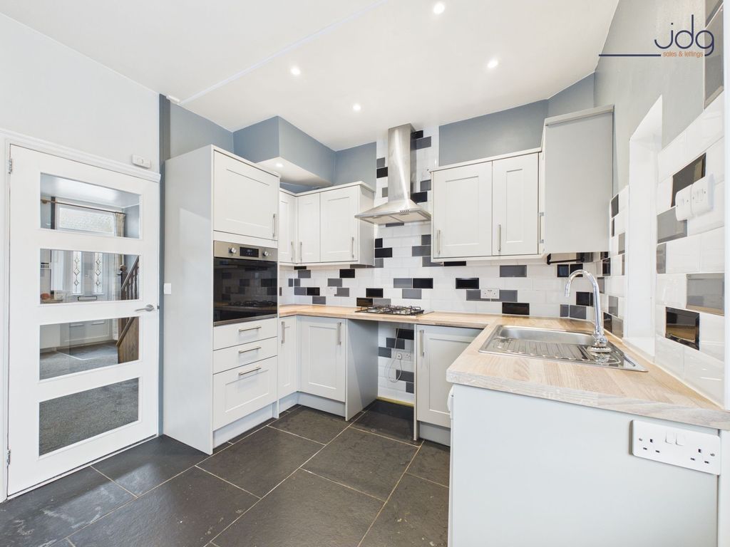 Property photo 3 of 14 Kitchen