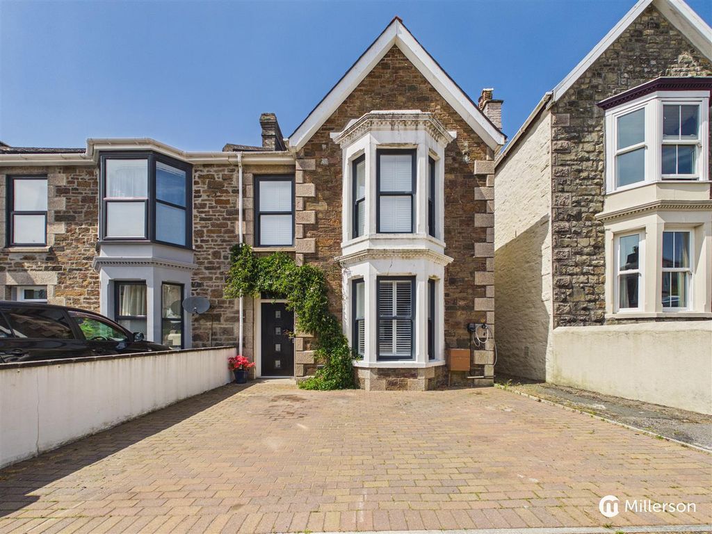 Property photo 1 of 18 Outside