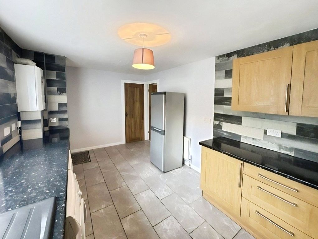 Property photo 3 of 14 Kitchen