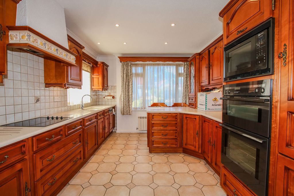 Property photo 3 of 19 Photo 2