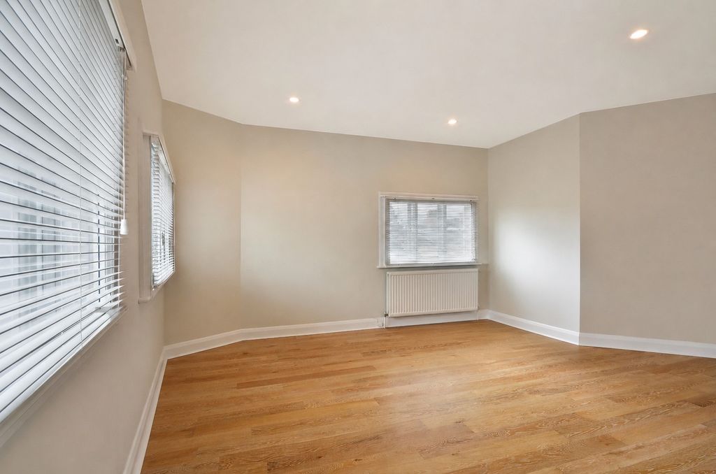 Property photo 3 of 12 496675
