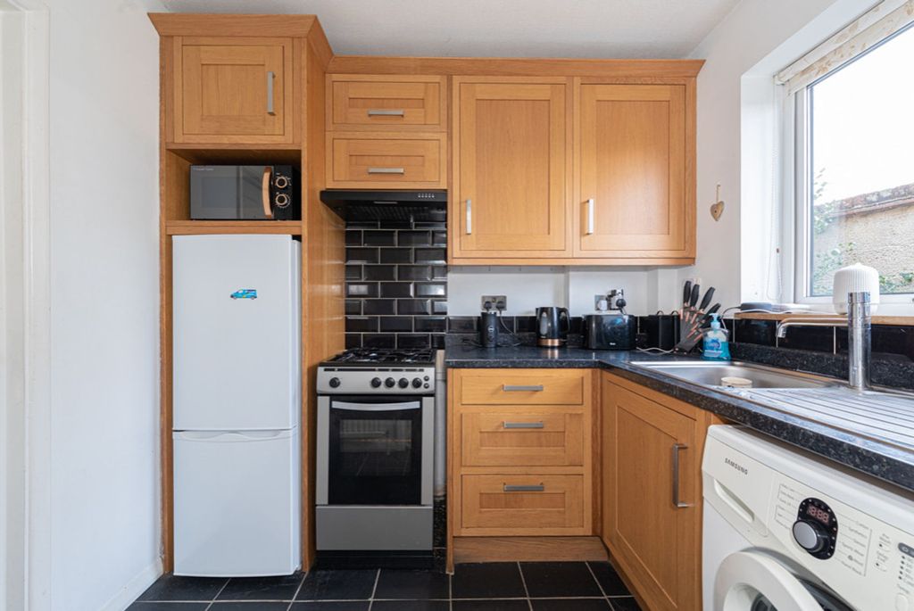 Property photo 3 of 6