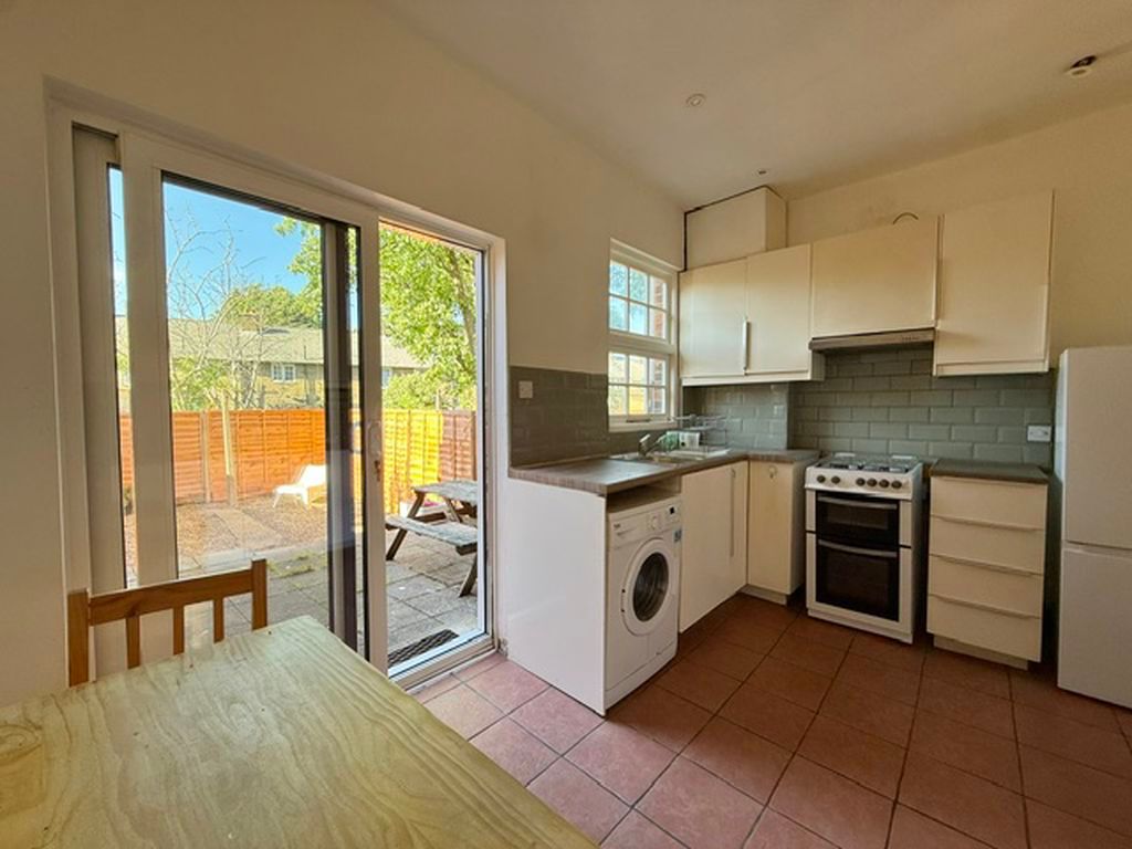 Property photo 3 of 12 Photo 6