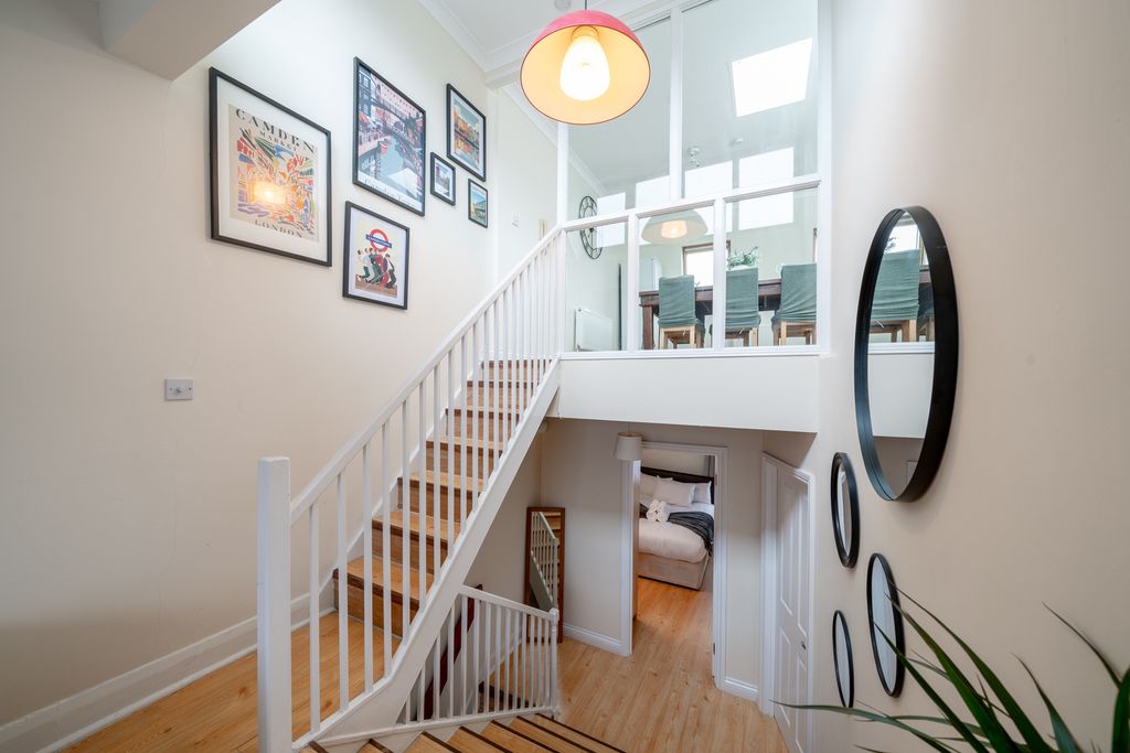 Property photo 2 of 28