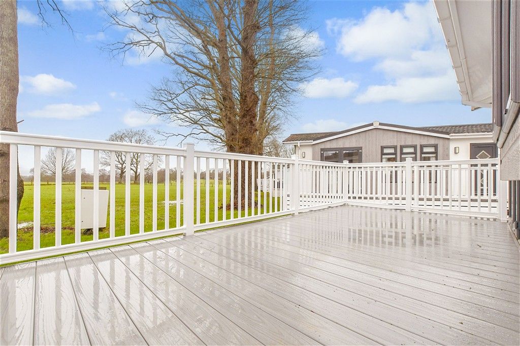 Property photo 3 of 16 Decking