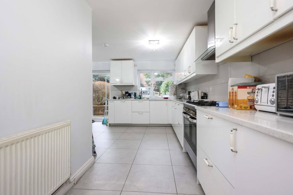 Property photo 2 of 17 Picture No. 01