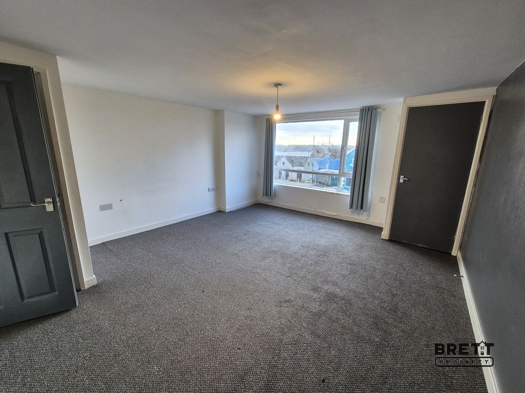 Property photo 2 of 5 Living Room