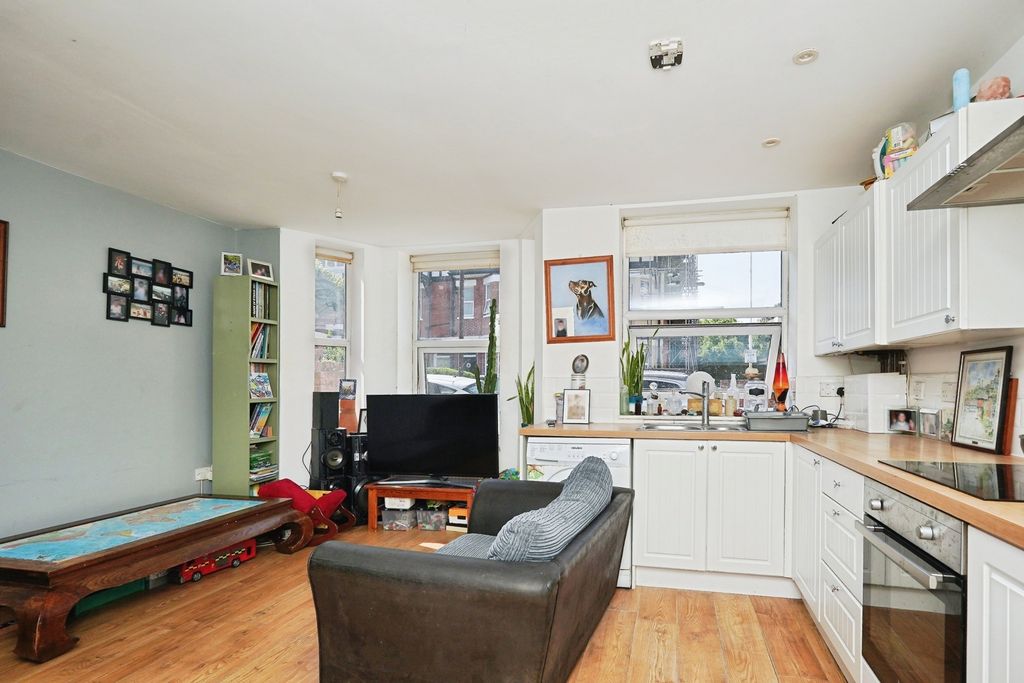 Property photo 2 of 11 Pbox-Img.Jpg