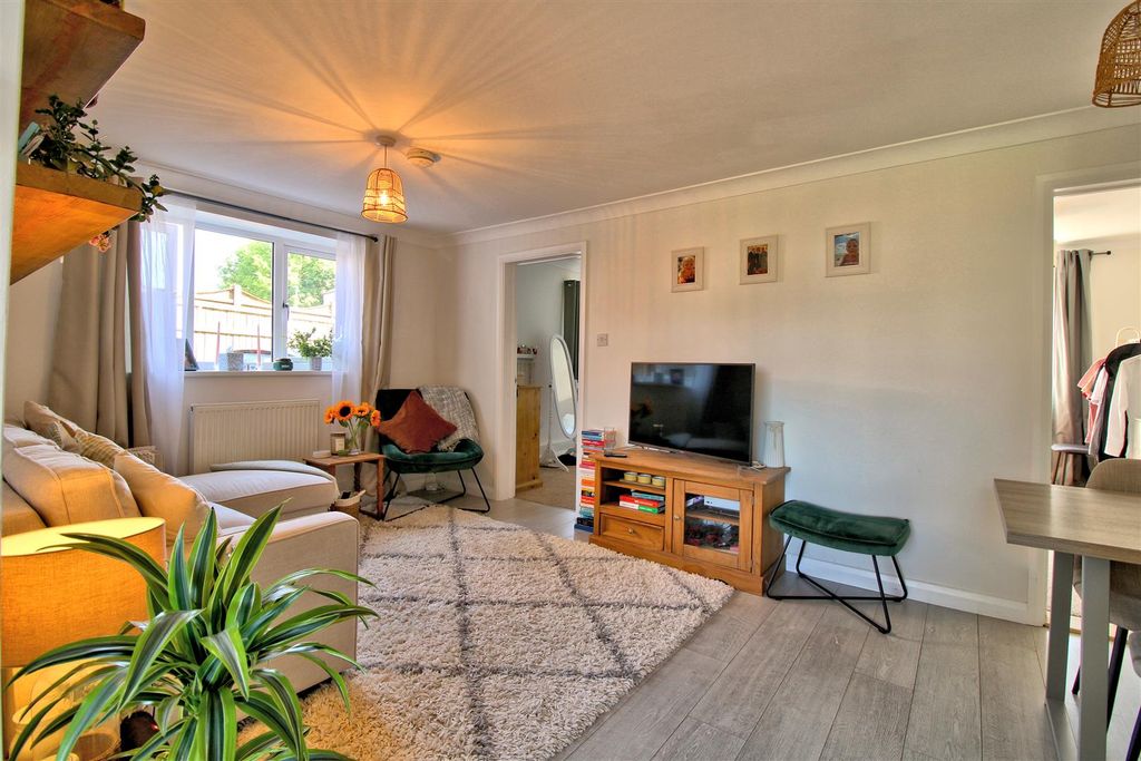Property photo 2 of 15 Lounge