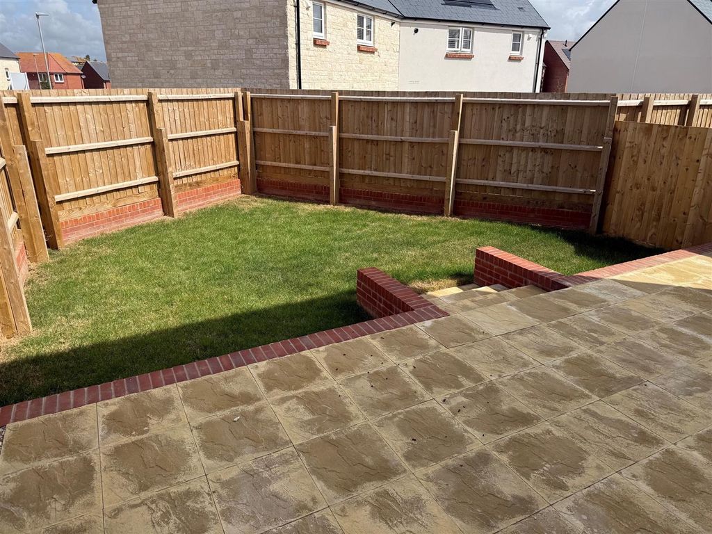 Property photo 2 of 15 Plot 361 Garden.Jpg