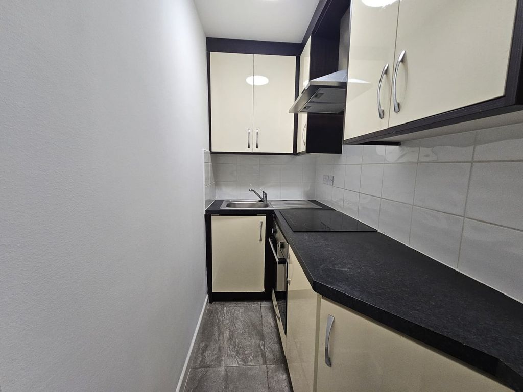 Property photo 3 of 5 Kitchen