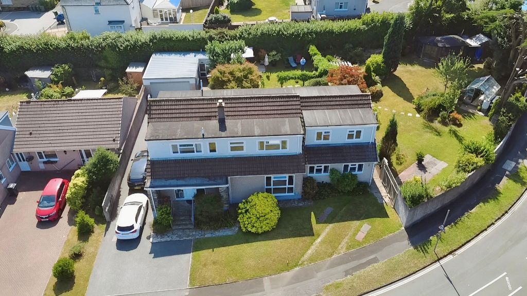 Property photo 2 of 31