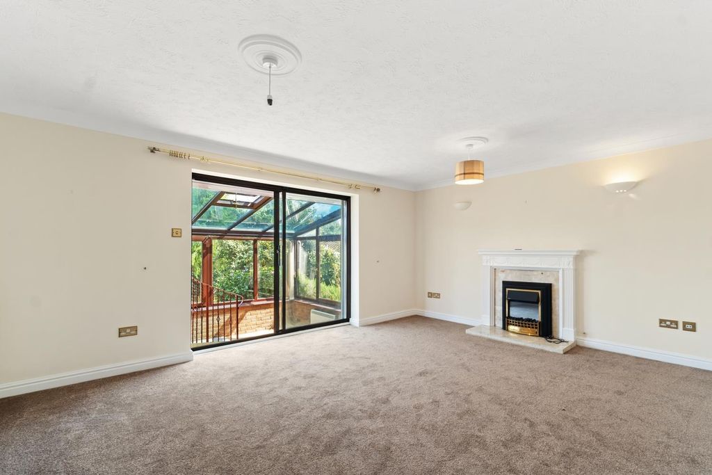 Property photo 2 of 14 Living Room